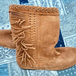 Minnetonka Tan Suede Moccasins with Fringe
